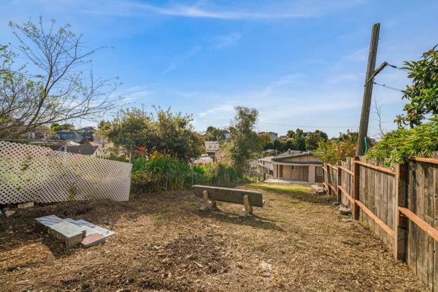 2523 23rd Avenue, Oakland CA: https://media.crmls.org/mediaz/18cec7a6-f65c-4d3f-91ed-38d478e704d7.jpg
