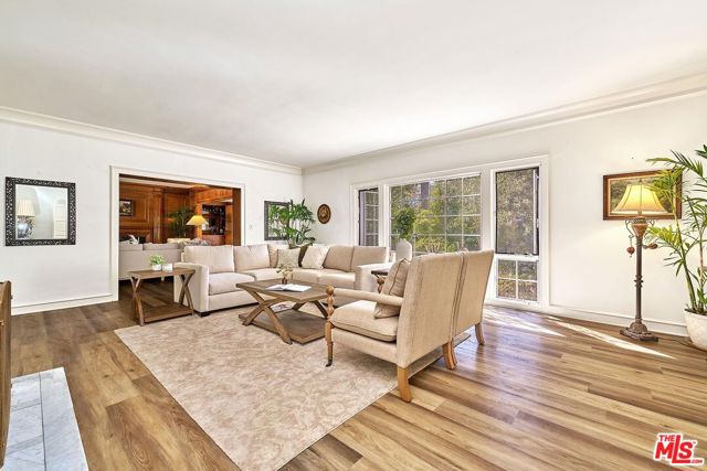 728 S Windsor Boulevard, Los Angeles CA: https://media.crmls.org/mediaz/18cefef2-036d-4741-9096-5e2c23868225.jpg