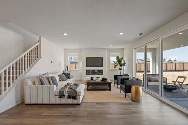 191 Scarlett Way, Hollister CA: https://media.crmls.org/mediaz/18cf243d-dc6b-40ef-82cf-c49415ddcfe2.jpg
