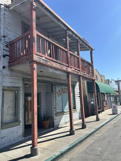 39 Main St, Isleton CA: https://media.crmls.org/mediaz/18cf47db-a100-4078-83f0-c4eace7a2310.jpg