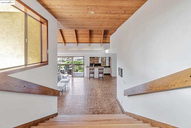 1518 MADERA CT, El Cerrito CA: https://media.crmls.org/mediaz/18cfa513-9772-45a2-b9c7-01bca36ecdea.jpg