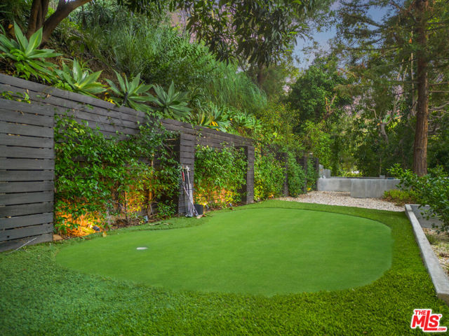 727 N Beverly Glen Boulevard, Los Angeles CA: https://media.crmls.org/mediaz/18d01870-dfd3-42cb-b9ab-b9f551450897.jpg