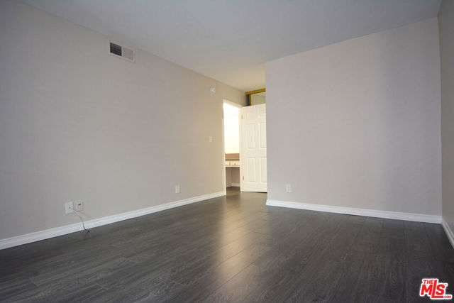750 N Kings Road, West Hollywood CA: https://media.crmls.org/mediaz/18d0936a-15c5-45c2-9b86-2146b2c7984a.jpg