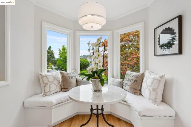 2250 Bywood Dr, Oakland CA: https://media.crmls.org/mediaz/18d0a737-ffa7-436e-b3fe-4b90519c80d6.jpg