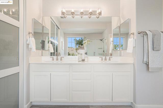 1139 Jordan Ct, Brentwood CA: https://media.crmls.org/mediaz/18d0c8fa-3625-416b-af99-7317b0f28ade.jpg