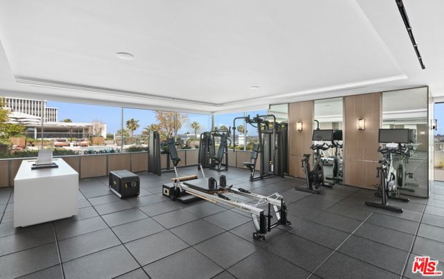9200 Wilshire Blvd, Beverly Hills CA: https://media.crmls.org/mediaz/18d10201-217a-4dcd-81f7-d0bd0a57cb80.jpg