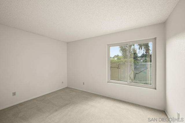 3102 S Granada Ave, Spring Valley CA: https://media.crmls.org/mediaz/18d128c2-c6f7-44ff-94b5-e931cfd5a2cc.jpg
