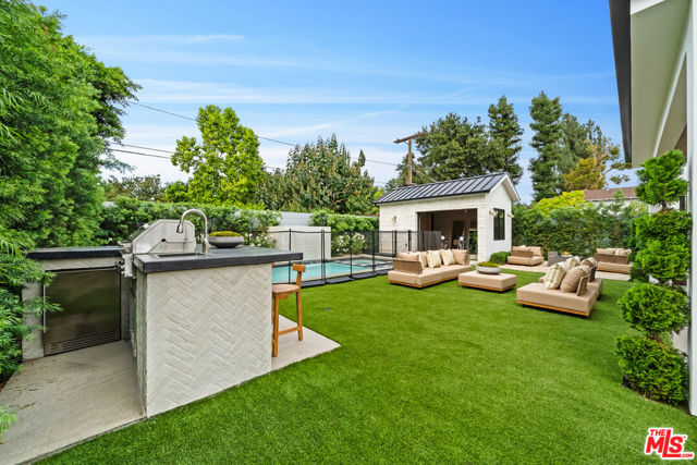 11317 Valley Spring Lane, Studio City CA: https://media.crmls.org/mediaz/18d1823c-2280-4d4f-9698-628b98725c03.jpg