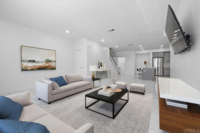 2040 Mindoro Lane, Chula Vista CA: https://media.crmls.org/mediaz/18d1d7a5-5e0b-4b55-aab6-31575e9b75c5.jpg