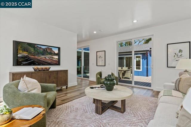158 Pulido Rd, Danville CA: https://media.crmls.org/mediaz/18d20b92-4846-4555-bcde-5aa95d79081d.jpg
