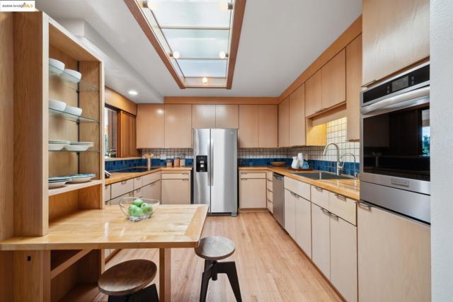 7046 Cutting Blvd, El Cerrito CA: https://media.crmls.org/mediaz/18d2a9e6-6be9-4745-a817-1447bce256a5.jpg