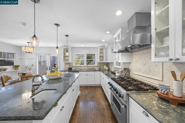 3475 Springhill Rd, Lafayette CA: https://media.crmls.org/mediaz/18d3520d-9ed0-47c6-acb1-8018a94b6ae4.jpg