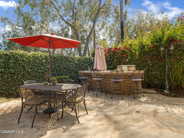 4126 Sterlingview Drive, Moorpark CA: https://media.crmls.org/mediaz/18d3a8de-2856-472f-917f-32b594f576c1.jpg