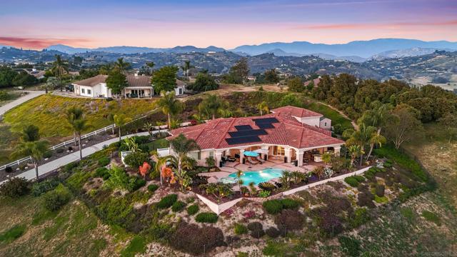 2224 Dos Lomas, Fallbrook CA: https://media.crmls.org/mediaz/18d3b2f3-c395-4283-92f0-dedb6ecd5b60.jpg