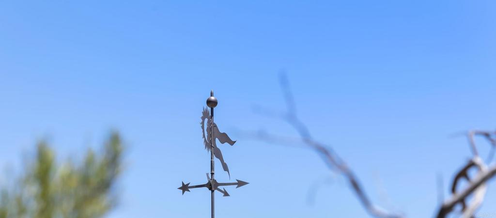 https://media.crmls.org/mediaz/18d47f6f-8918-4d98-a3cf-4107c449d3ce.jpg?preset=X-Large
