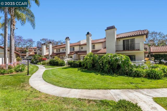 4215 Porte de Palmas, San Diego CA: https://media.crmls.org/mediaz/18d48b49-613d-42d5-82b2-ae0228901d4f.jpg