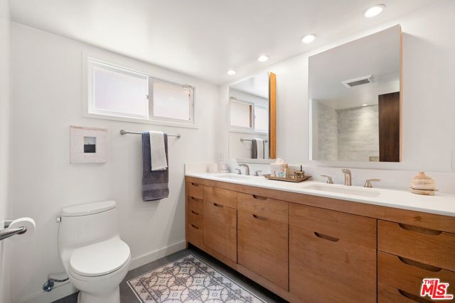 505 Pier Avenue, Santa Monica CA: https://media.crmls.org/mediaz/18d48beb-19aa-47af-8366-f1c9529a5e86.jpg