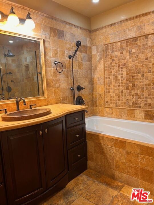 1880 Veteran Avenue, Los Angeles CA: https://media.crmls.org/mediaz/18d49ab7-6eb9-4496-aecf-dd46a7d2fc9b.jpg