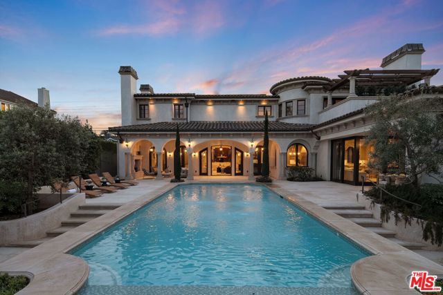 6882 Arizona Avenue, Los Angeles CA: https://media.crmls.org/mediaz/18d4d77a-9704-41d1-89ed-95ee7562b8cc.jpg