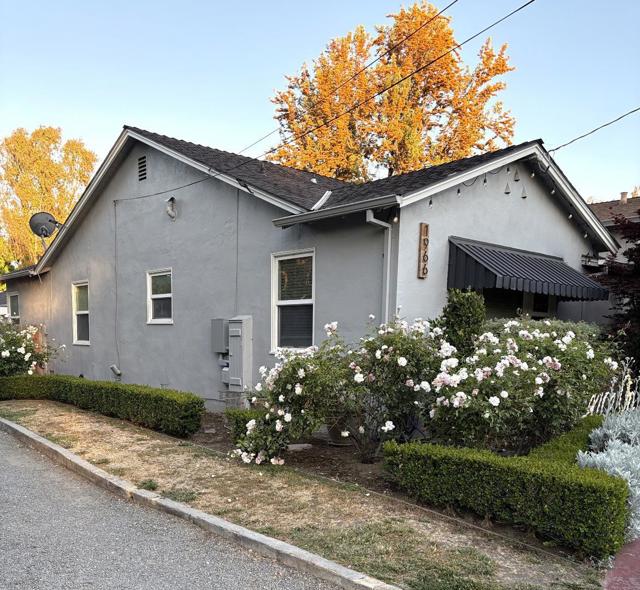 1966 Almaden Road, San Jose CA: https://media.crmls.org/mediaz/18d50a71-7a31-4c26-afc4-188805826472.jpg