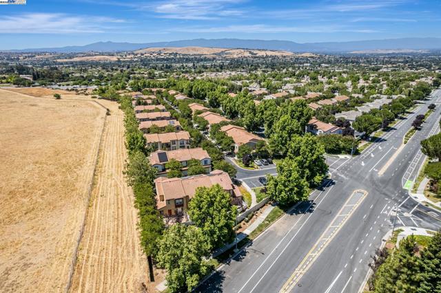 4182 Lautrec Dr, San Jose CA: https://media.crmls.org/mediaz/18d59f5b-0f6d-44be-8bea-c86222928200.jpg