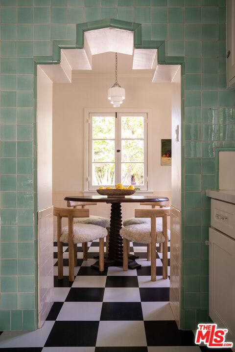 4331 4th Avenue, Los Angeles CA: https://media.crmls.org/mediaz/18d5bc7c-ce4b-4a99-b6de-02523995abd9.jpg
