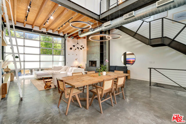 25 Brooks Avenue, Venice CA: https://media.crmls.org/mediaz/18d5d545-8d51-4b32-ac1c-937c59875e20.jpg
