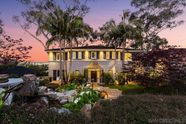 2205 Locust St, San Diego CA: https://media.crmls.org/mediaz/18d5e758-ee64-4198-a2f1-8c9a5b4630a2.jpg
