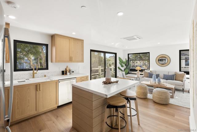 720 Nantasket Ct, San Diego CA: https://media.crmls.org/mediaz/18d63db9-2baa-4191-b2bf-401ef47afbf4.jpg