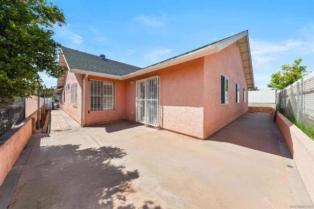 1095 Stillwell Ave, San Diego CA: https://media.crmls.org/mediaz/18d6c7ba-0724-490d-8276-6bcc159436f0.jpg