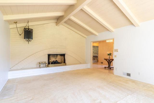 10 Ring Lane, Carmel Valley CA: https://media.crmls.org/mediaz/18d6d295-94b2-4c7a-9ee0-1ed2d8358ca6.jpg