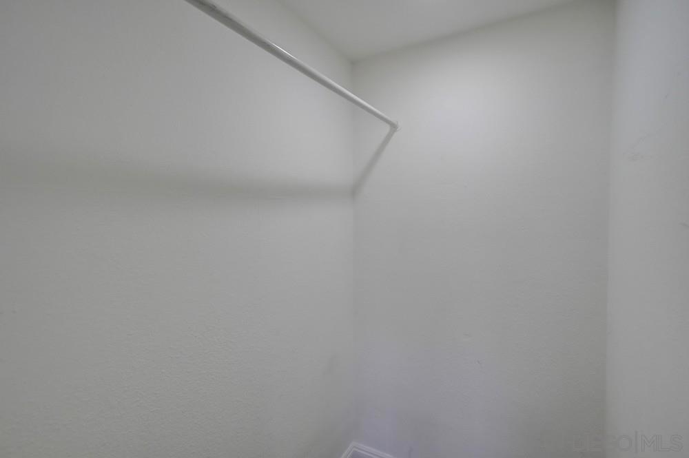https://media.crmls.org/mediaz/18d6d4d0-8e6f-4a8c-adbf-88809f79ff01.jpg?preset=X-Large