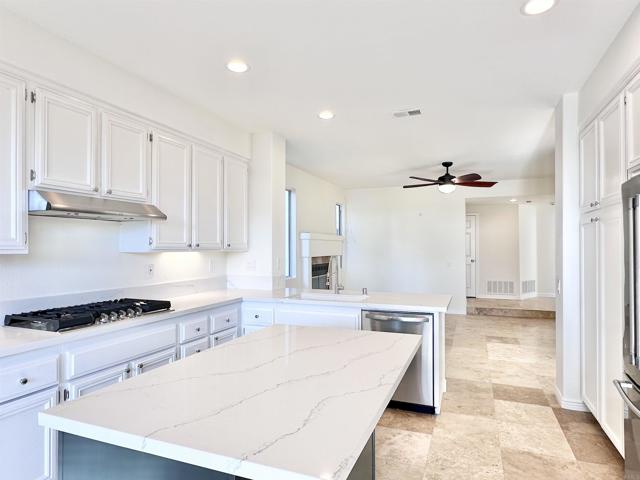Detail Gallery Image 12 of 35 For 5155 via Seville, Oceanside,  CA 92056 - 3 Beds | 2/1 Baths