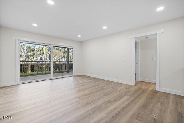 566 Ebbtide Circle, Port Hueneme CA: https://media.crmls.org/mediaz/18d75ac9-d592-4337-92ec-342f149d7232.jpg