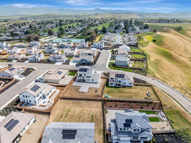 172 Vienna Way, Hollister CA: https://media.crmls.org/mediaz/18d7a1a9-95be-4033-a70a-a58f5de89faa.jpg