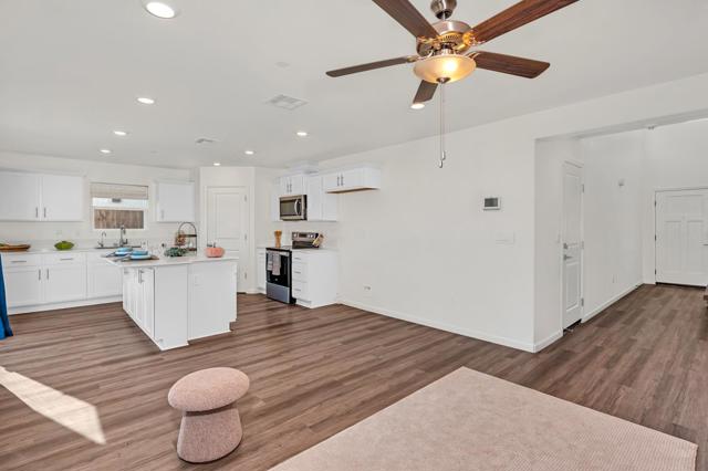 408 RICE Way, Los Banos CA: https://media.crmls.org/mediaz/18d7b2a3-1a05-4314-919f-30681c452ca3.jpg