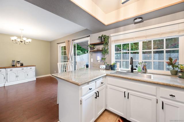 2714 Crownridge Ln, Spring Valley CA: https://media.crmls.org/mediaz/18d81b96-9dda-4ea6-a56f-b5d6ae0b110e.jpg