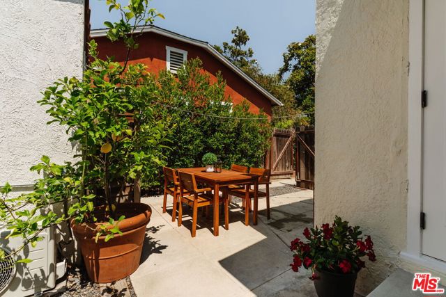 5966 Airdrome Street, Los Angeles CA: https://media.crmls.org/mediaz/18d8c795-20b9-4782-bb47-c9d71693893e.jpg
