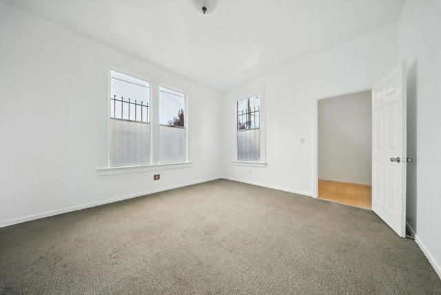 943 26th Street, Oakland CA: https://media.crmls.org/mediaz/18d8f4ab-417e-4a06-b47f-7ff599a92a01.jpg