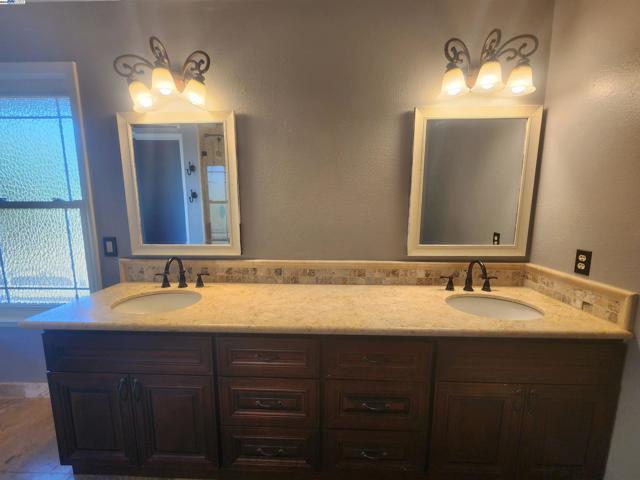 1127 Mataro Ct, Pleasanton CA: https://media.crmls.org/mediaz/18d957af-12cd-4ae6-b8b8-f71b613c799a.jpg