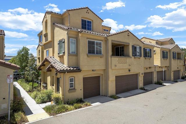 1665 Santa Alexia Avenue, Chula Vista CA: https://media.crmls.org/mediaz/18d95a52-f0bf-47bf-8428-23ce65f3ac73.jpg
