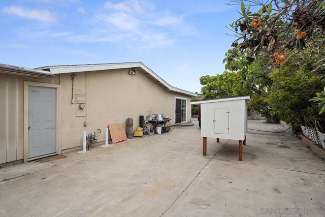1492 Ilexey Avenue, San Diego CA: https://media.crmls.org/mediaz/18d961b6-4b08-423d-b4f7-f16769165441.jpg