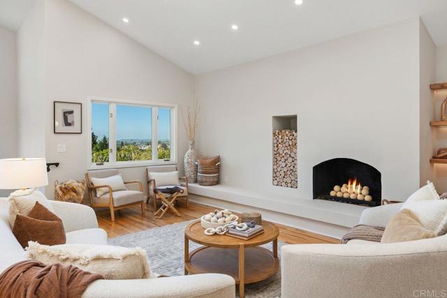 Detail Gallery Image 12 of 59 For 6829 Corintia St, Carlsbad,  CA 92009 - 4 Beds | 3/1 Baths