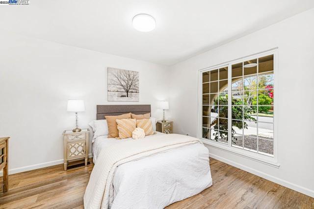 954 Crellin Rd, Pleasanton CA: https://media.crmls.org/mediaz/18d9f57c-0779-4931-ba86-8e386d57d1c4.jpg