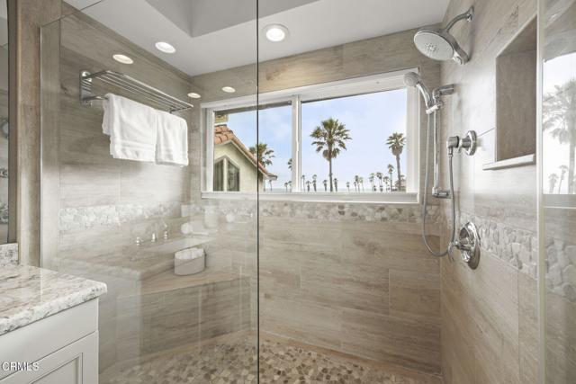 2205 Vina Del Mar, Oxnard CA: https://media.crmls.org/mediaz/18da229b-782c-4536-9210-9e50d816cc6b.jpg