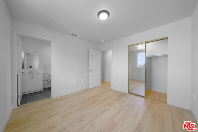 236 W 84th Place, Los Angeles CA: https://media.crmls.org/mediaz/18da2f72-ab6c-448c-87a3-37d0f8bd29e4.jpg