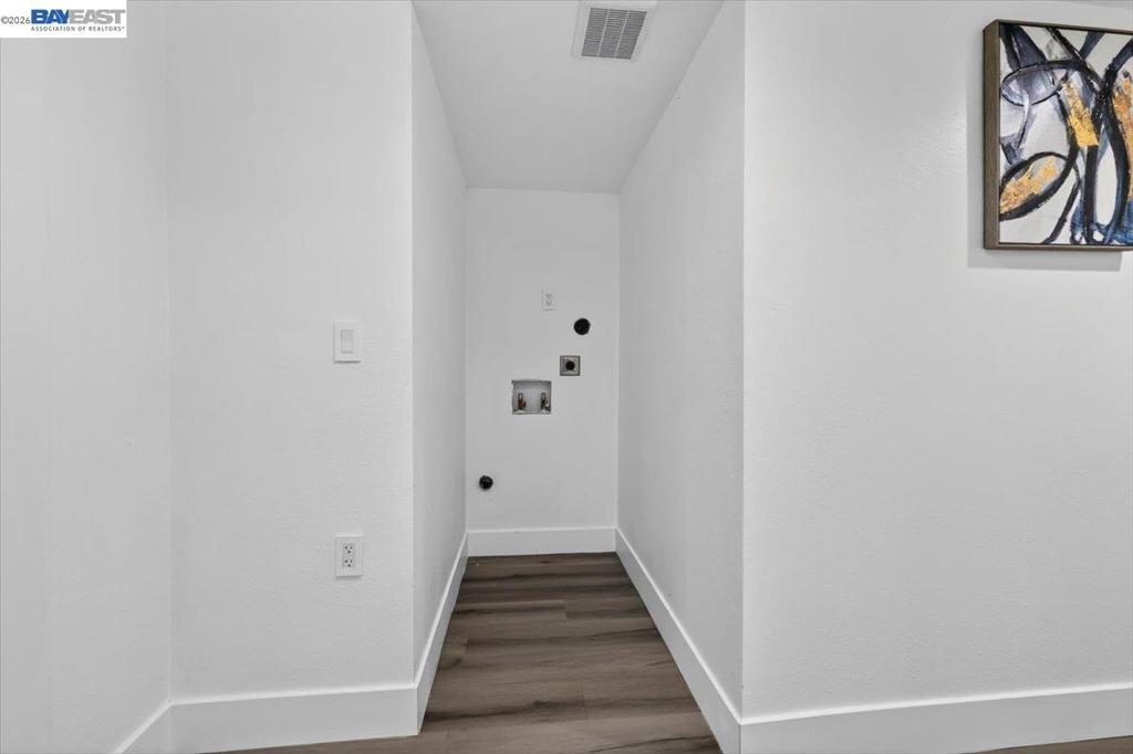 https://media.crmls.org/mediaz/18da6749-2580-492a-9b80-2b8890f75d2f.jpg?preset=X-Large