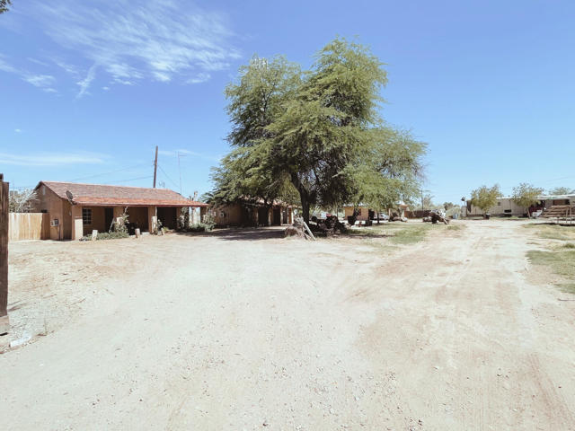 3550 W Hobson Way, Blythe CA: https://media.crmls.org/mediaz/18dcb91f-1eba-4d41-bc90-48b28a702d16.jpg