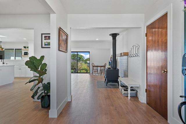 215 Rays Circle, Hollister CA: https://media.crmls.org/mediaz/18dce82e-e5b2-4bb9-b6ef-f22d24aebf26.jpg
