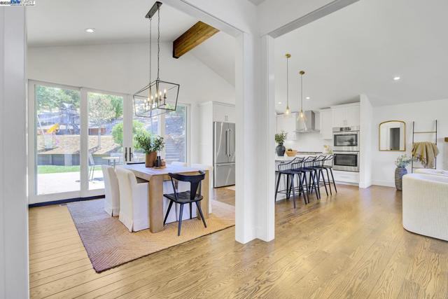 382 Castello Rd, Lafayette CA: https://media.crmls.org/mediaz/18dcf4e4-da08-44e3-98d2-e5021b10521a.jpg